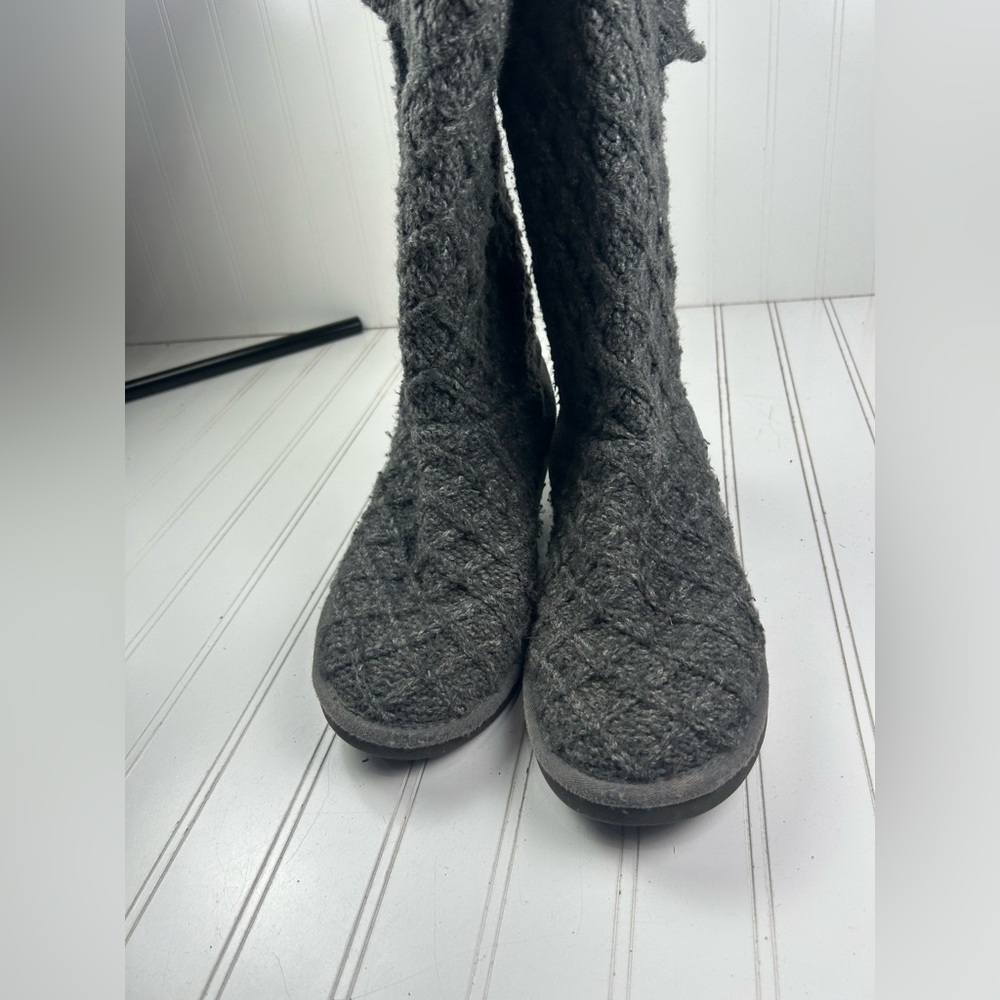 Ugg Gray Classic Quilted Cardy Knit Sweater Boots Womenโs Size 10 - Picture 2 of 10